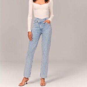 Abercrombie & Fit SOLD OUT style dad jean. Cross buttons
